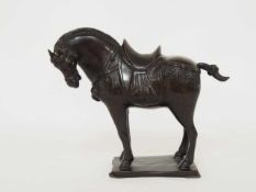 Pferd mit SattelGeschirrschmuck, Bronze, Höhe 26 cm- - -25.00 % buyer's premium on the hammer price,