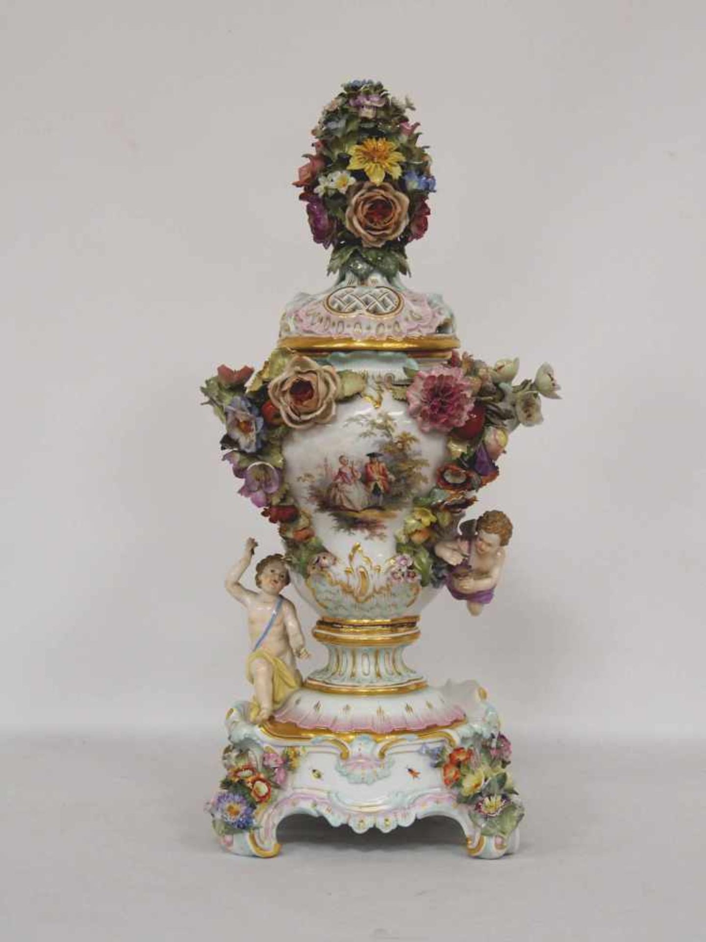 Potpourri-Vase auf SockelPorzellan, bemalt, partiell vergoldet, Meissen 19. Jahrhundert, Modellnr. - Bild 8 aus 8