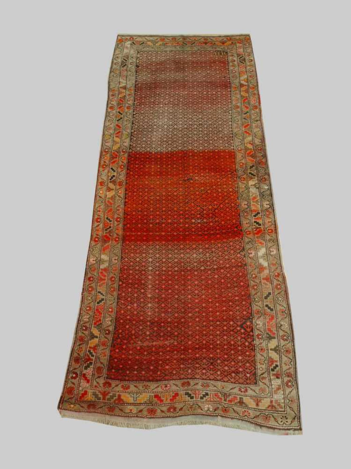 Teppich Samarkand, um 1920, 370 x 210 cm, Zustand C/D- - -25.00 % buyer's premium on the hammer