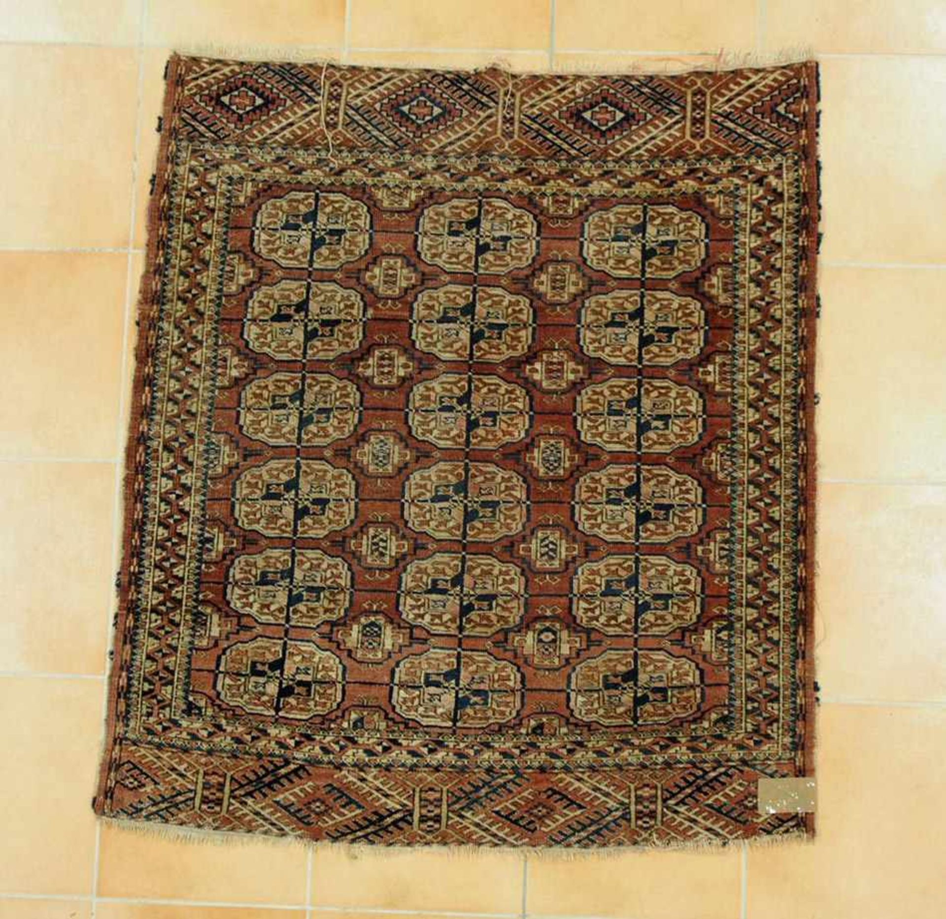 Tekke, Turkmene, um 1900, 110 x 102 cm, Zustand C- - -25.00 % buyer's premium on the hammer price,