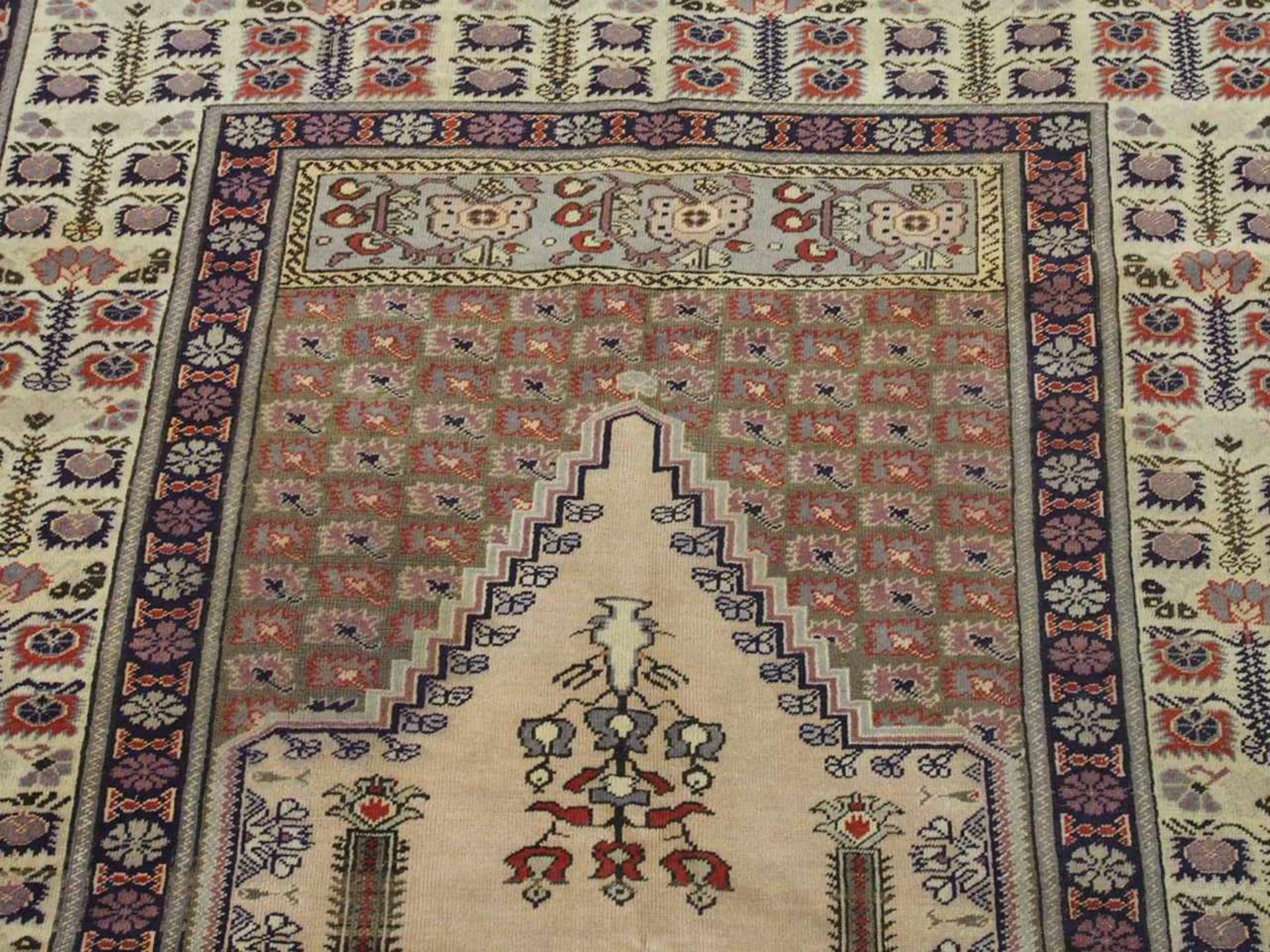 Gebetsteppich Anatolien, um 1900, 190 x 126 cm, Zustand C- - -25.00 % buyer's premium on the - Bild 2 aus 2