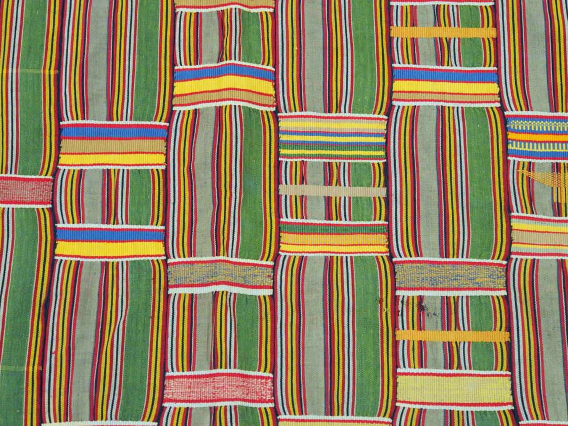 Kente-Stoff, Ghana 20. Jahrhundert, 257 x 178 cm- - -25.00 % buyer's premium on the hammer price, - Bild 3 aus 3