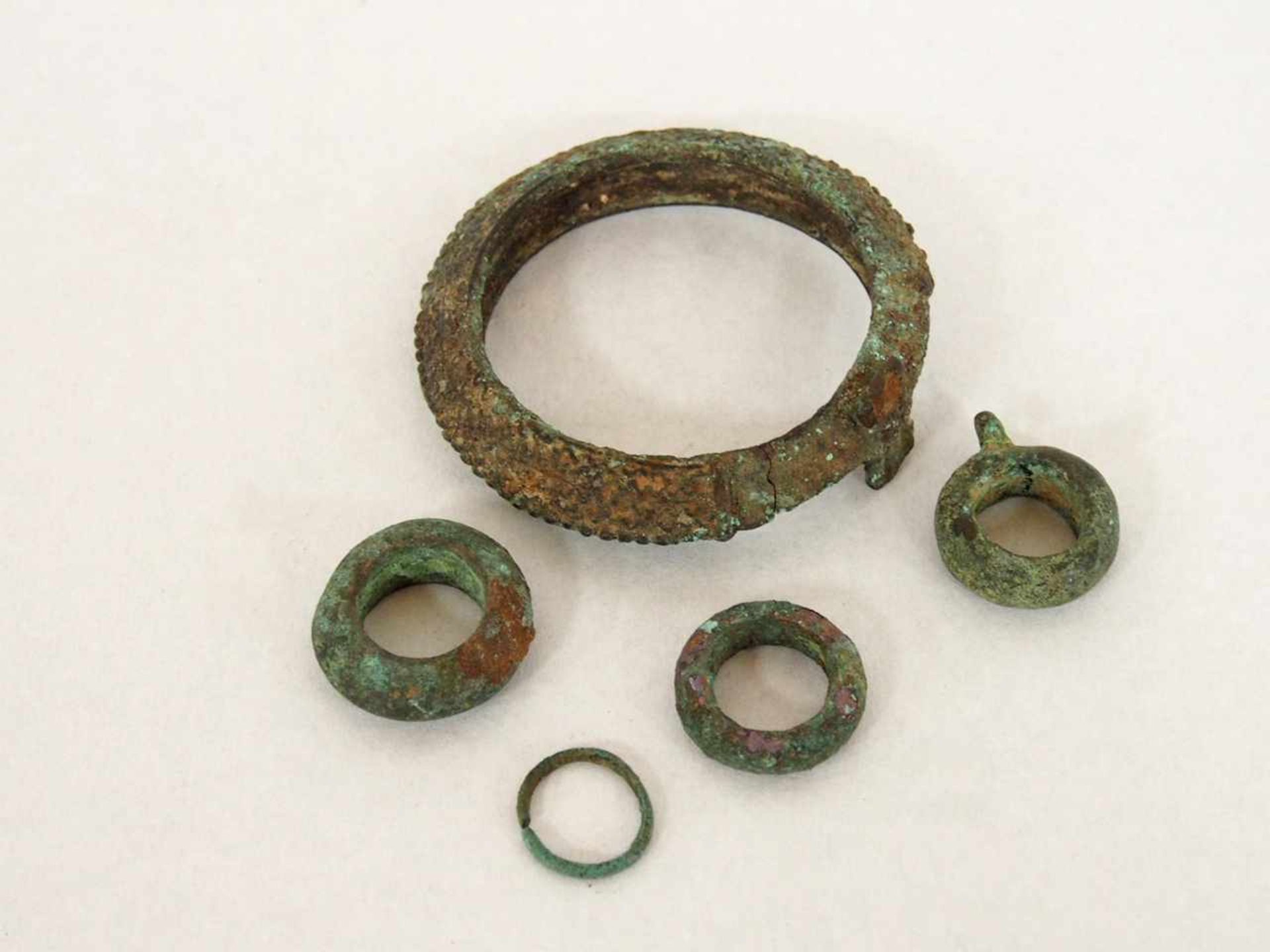 Fingerringe / ArmreifBronze, Nigerbogen, Mali 18. / 19. Jahrhundert, Durchmesser bis zu 9 cm;