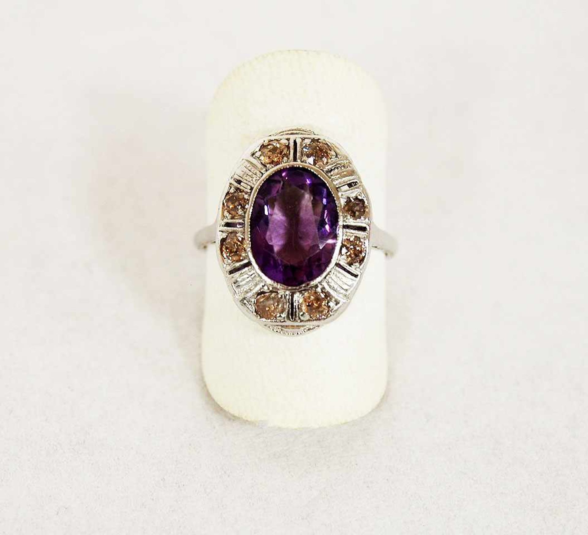 Damenring750er Weißgold mit 8 braunen Diamanten 0,40 ct. und einem Amethyst 2,20 ct., Original von