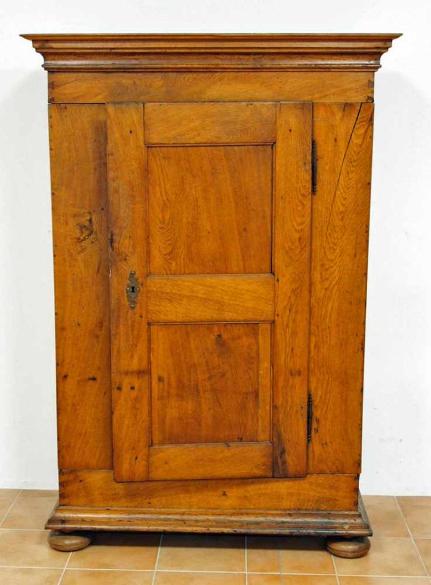 Eintüriger SchrankEiche, Frankreich 18./19. Jahrhundert, 177 x 120 x 48,5 cm- - -25.00 % buyer's