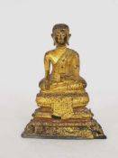 Buddha auf getrepptem ThronBronze, feuervergoldet, partiell kalt bemalt, Thailand 18. / 19.