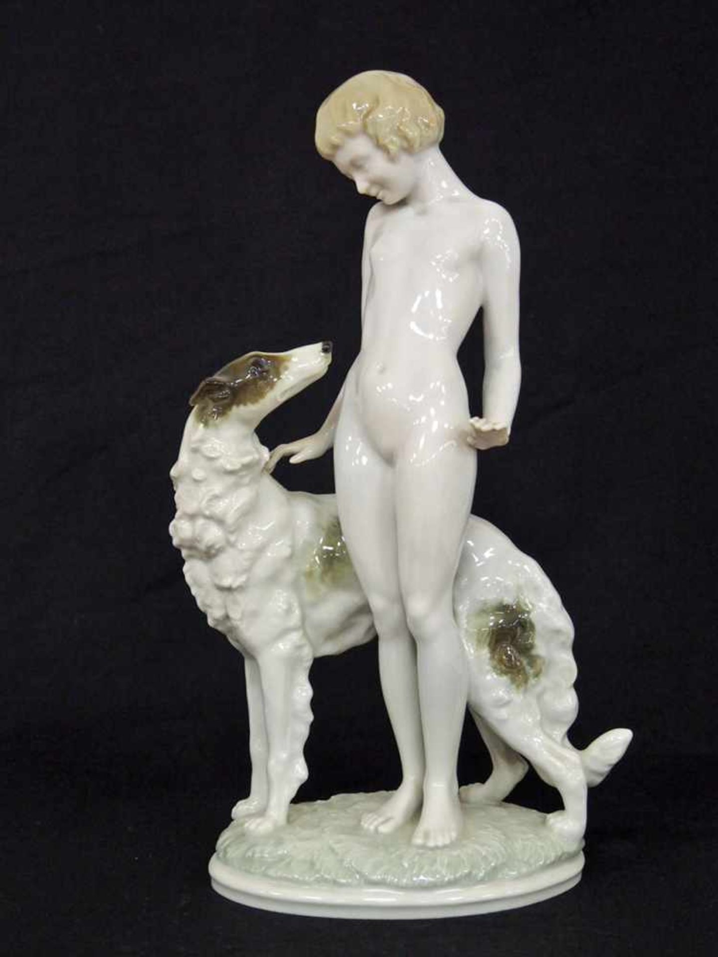Mädchen mit WindhundPorzellan, bemalt, Hutschenreuther Kunstabteilung, Entwurf Carl Werner (1895-