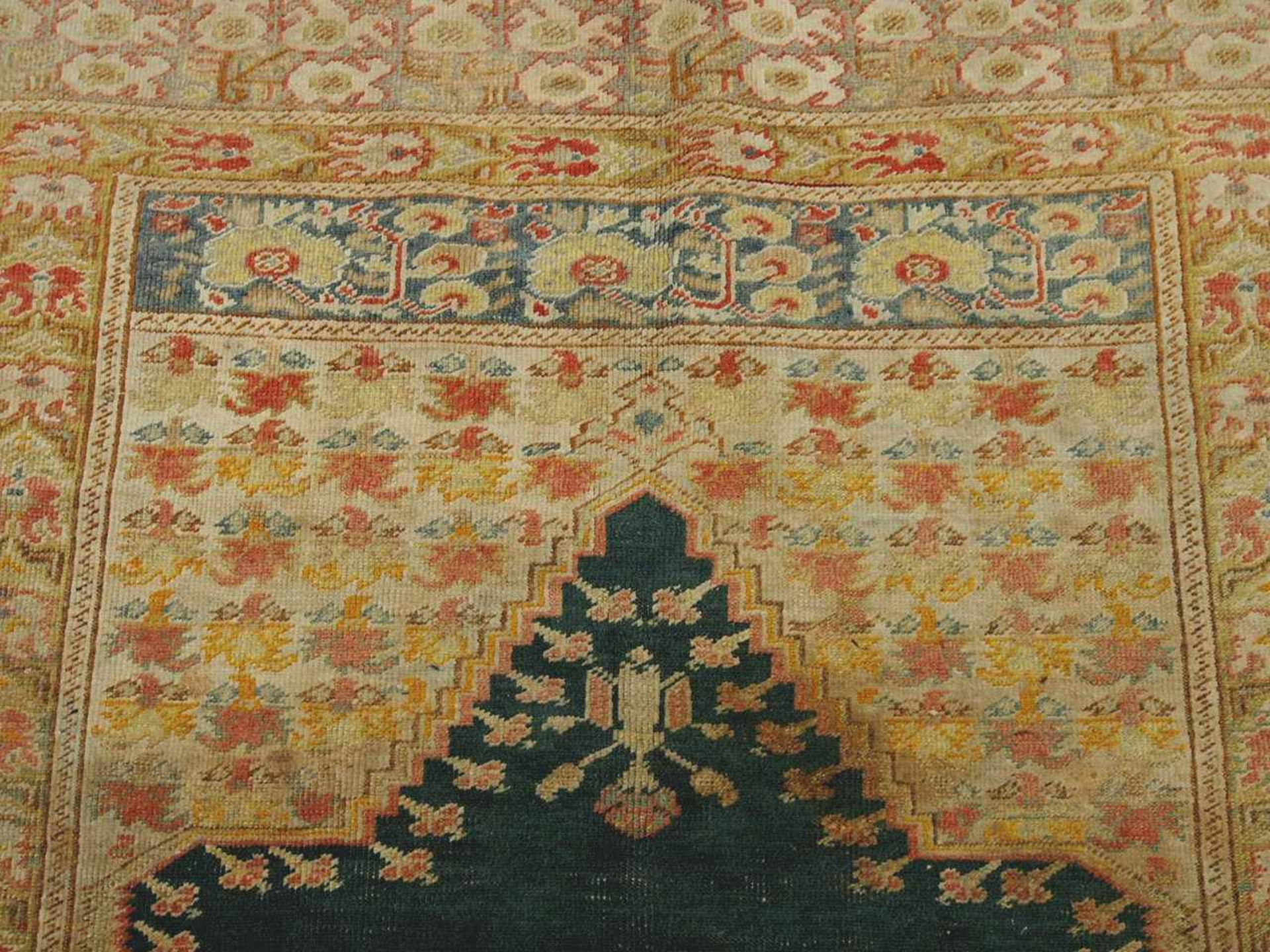 Gebetsteppich Anatolien, um 1900, 170 x 126 cm, Zustand C- - -25.00 % buyer's premium on the - Bild 2 aus 3