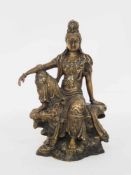 Sitzender GuanyinBronze, China, um 1900, Höhe 27 cm- - -25.00 % buyer's premium on the hammer price,