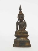 Thronender Buddha auf SanduhrthronBronze, Höhe 22,5 cm, Burma 18./19. Jahrhundert- - -25.00 %