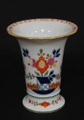 VaseMeissen, Kakiemon-Dekor, Pfeiffer-Zeit, Höhe 16 cm- - -25.00 % buyer's premium on the hammer