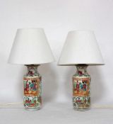 Paar Vasen (als Lampen montiert)Porzellan, figürlich bemalt, China 19. Jahrhundert, Höhe 23,5 cm (