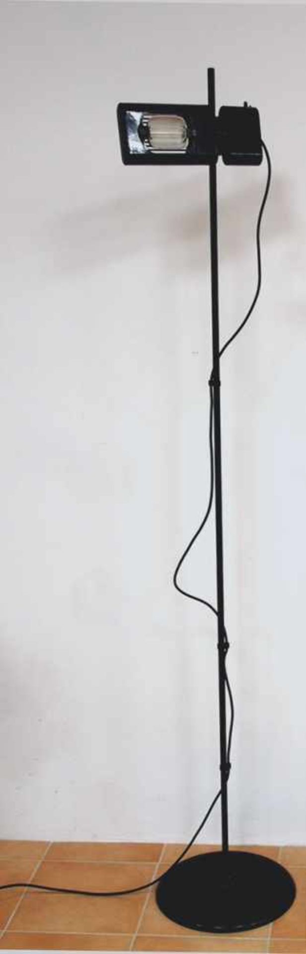 Stehlampe Aton terraEntwurf Ernesto Gismondi, Druckgussaluminium, schwarz lackiert, Höhe 190 cm,