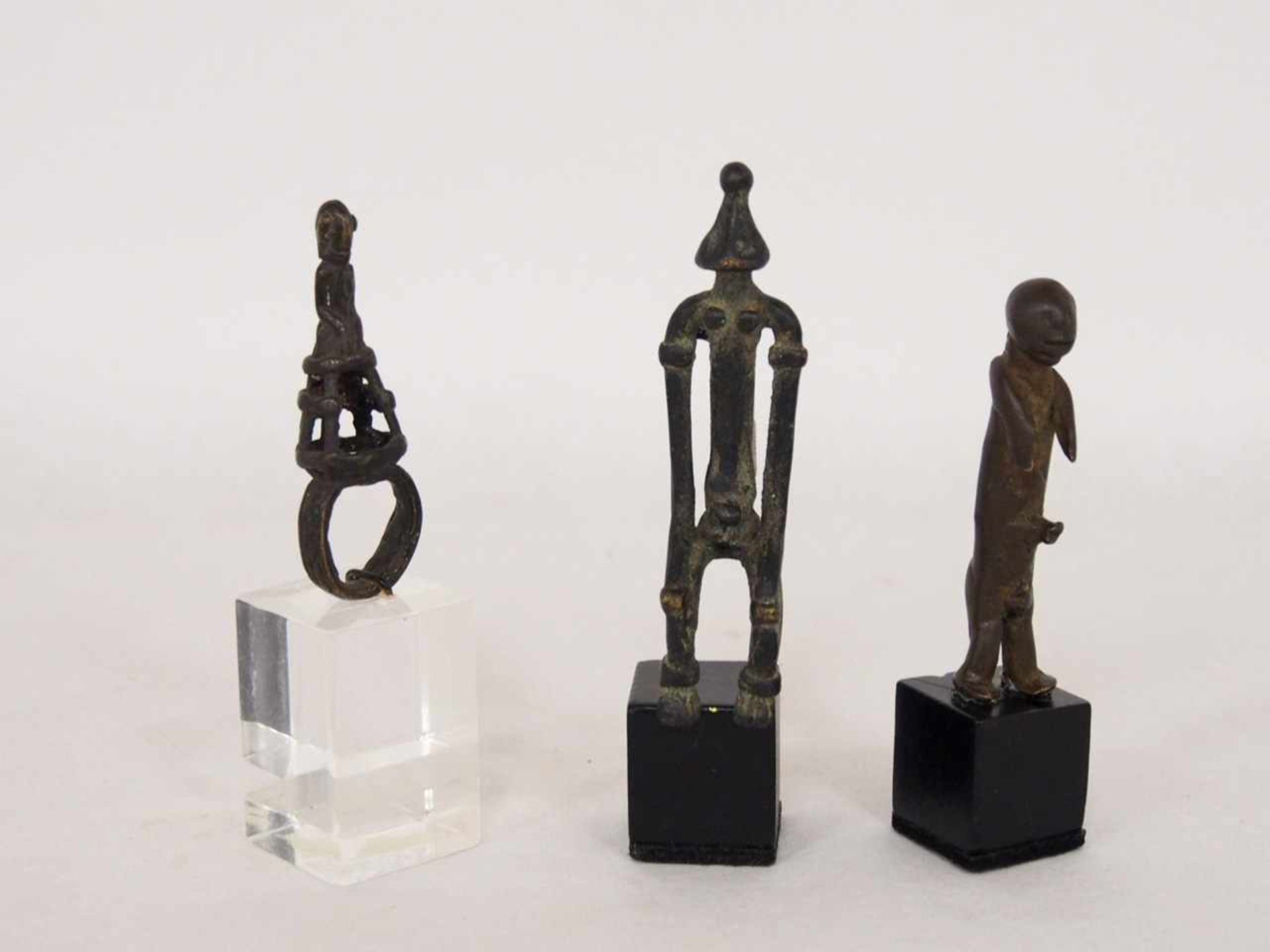 Ring / zwei VotivfigurenBronze, Gembala, Burkina Faso / Dogon, Mali 18. / 19. Jahrhundert, Höhe