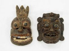 Zwei MaskenHolz, geschnitzt, partiell farbig gefasst, mit Gelenken, Polynesien(?) 19. Jahrhundert,