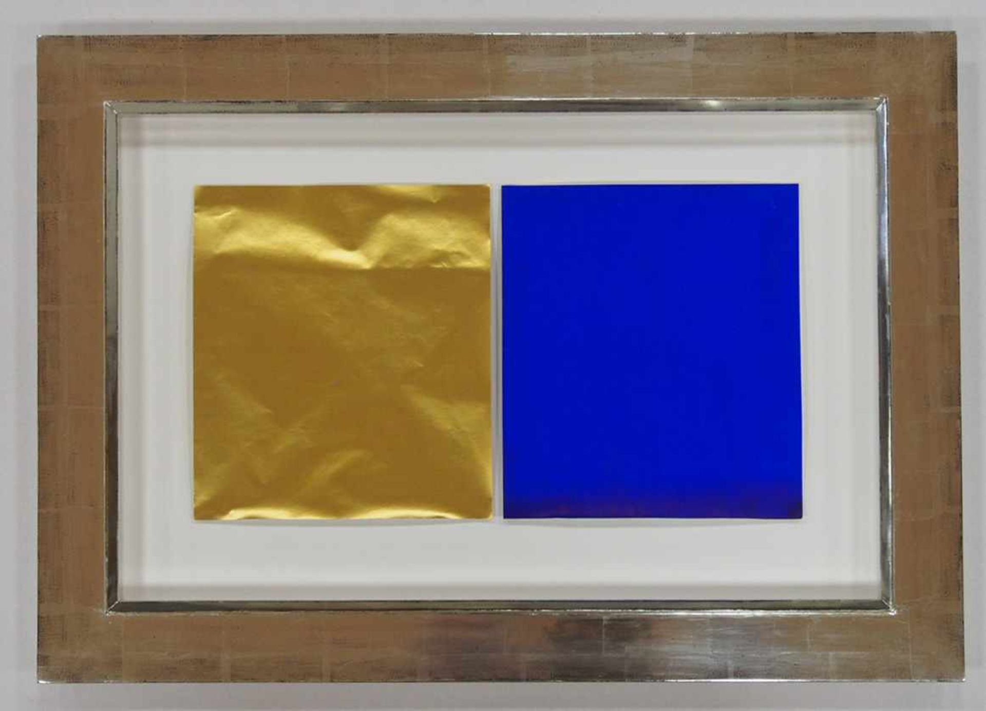 KLEIN, Yves1928-1962Ohne Titel Monochrome blaue Originalserigraphie und goldfarbenes Blatt, 28,5 x - Bild 2 aus 4