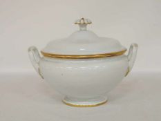 SuppenterrinePorzellan mit Vergoldung, Meissen um 1800, Höhe 27 cm- - -25.00 % buyer's premium on