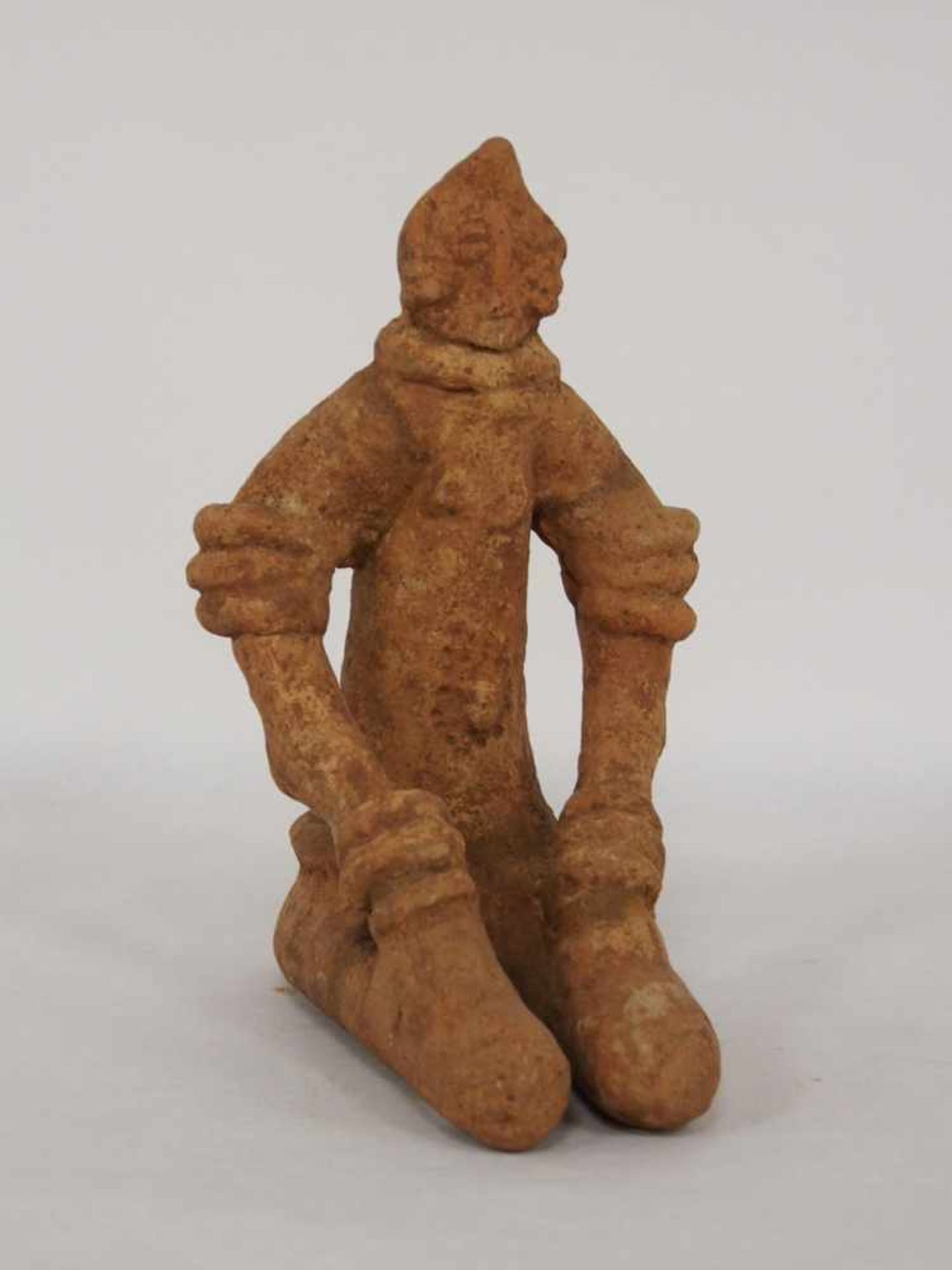 Kniende weibliche FigurTon, Bankoni, Mali 16.-20. Jahrhundert, Höhe 23 cm (restauriert);