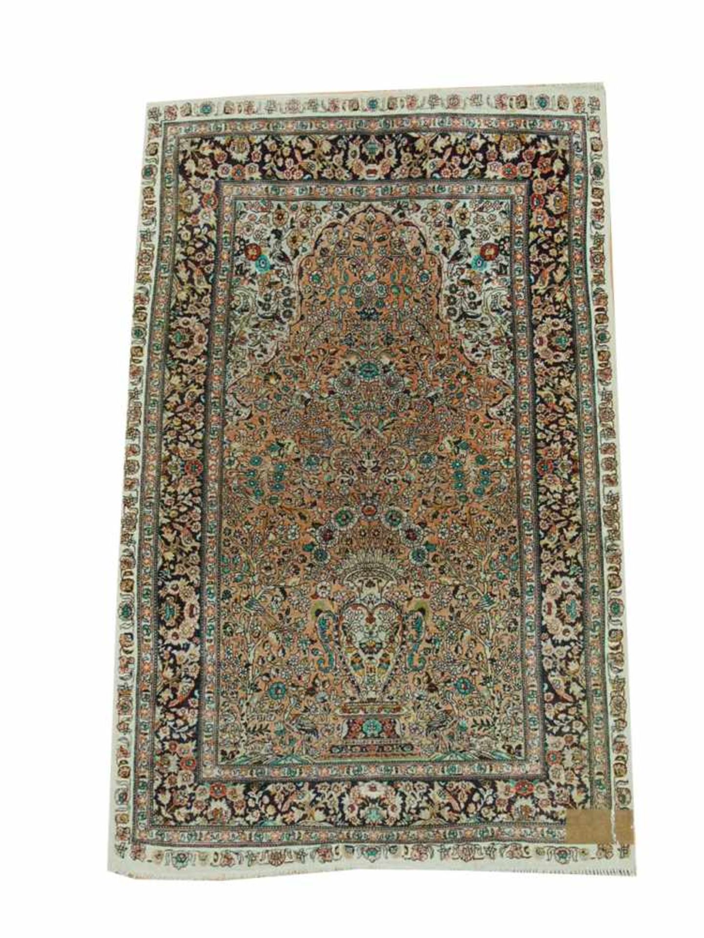 Hereke, Seide, China, 124 x 78 cm, Zustand C- - -25.00 % buyer's premium on the hammer price, VAT