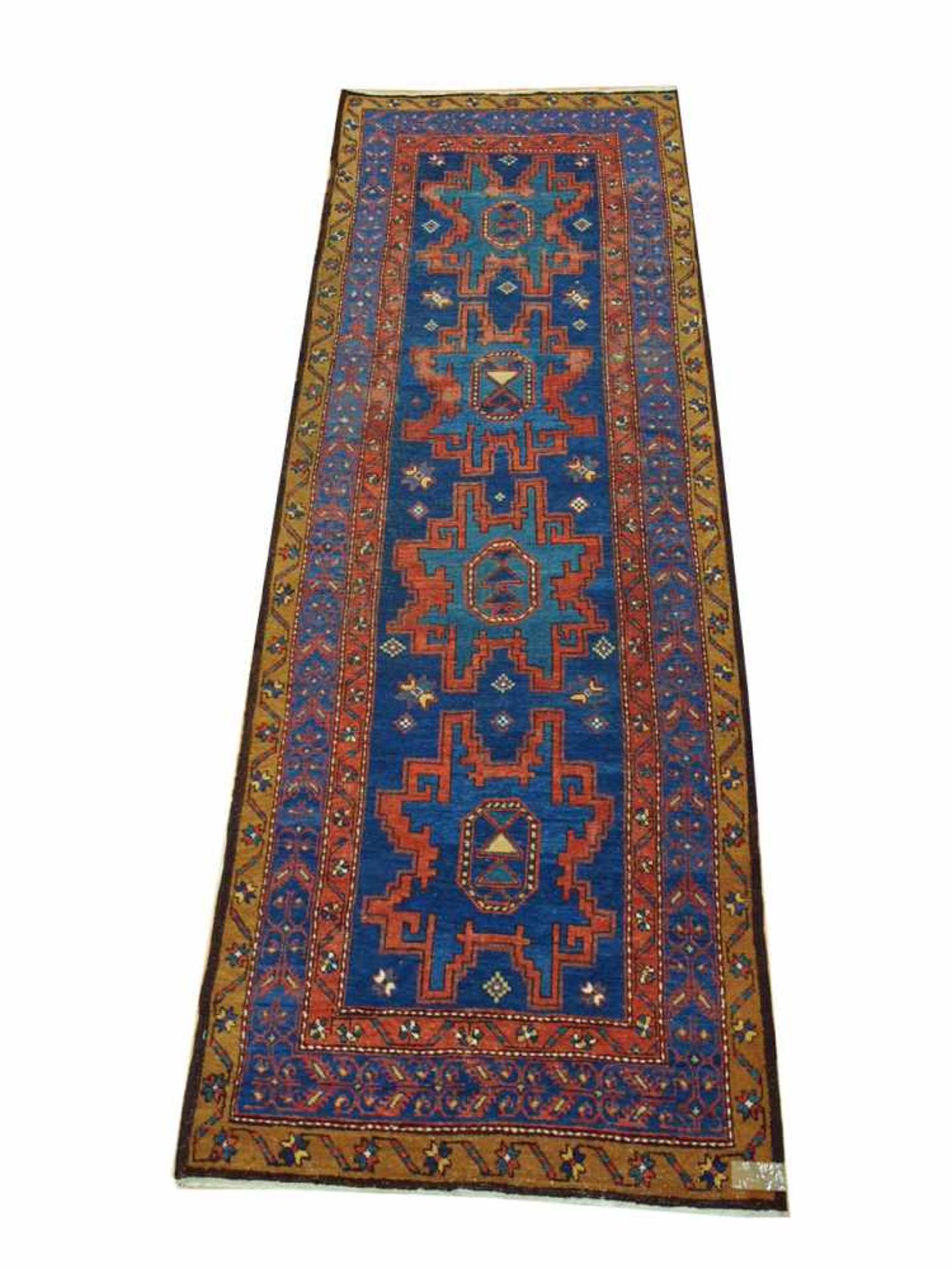 Azerbaidschan, um 1930, 329 x 116 cm, Zustand C- - -25.00 % buyer's premium on the hammer price, VAT