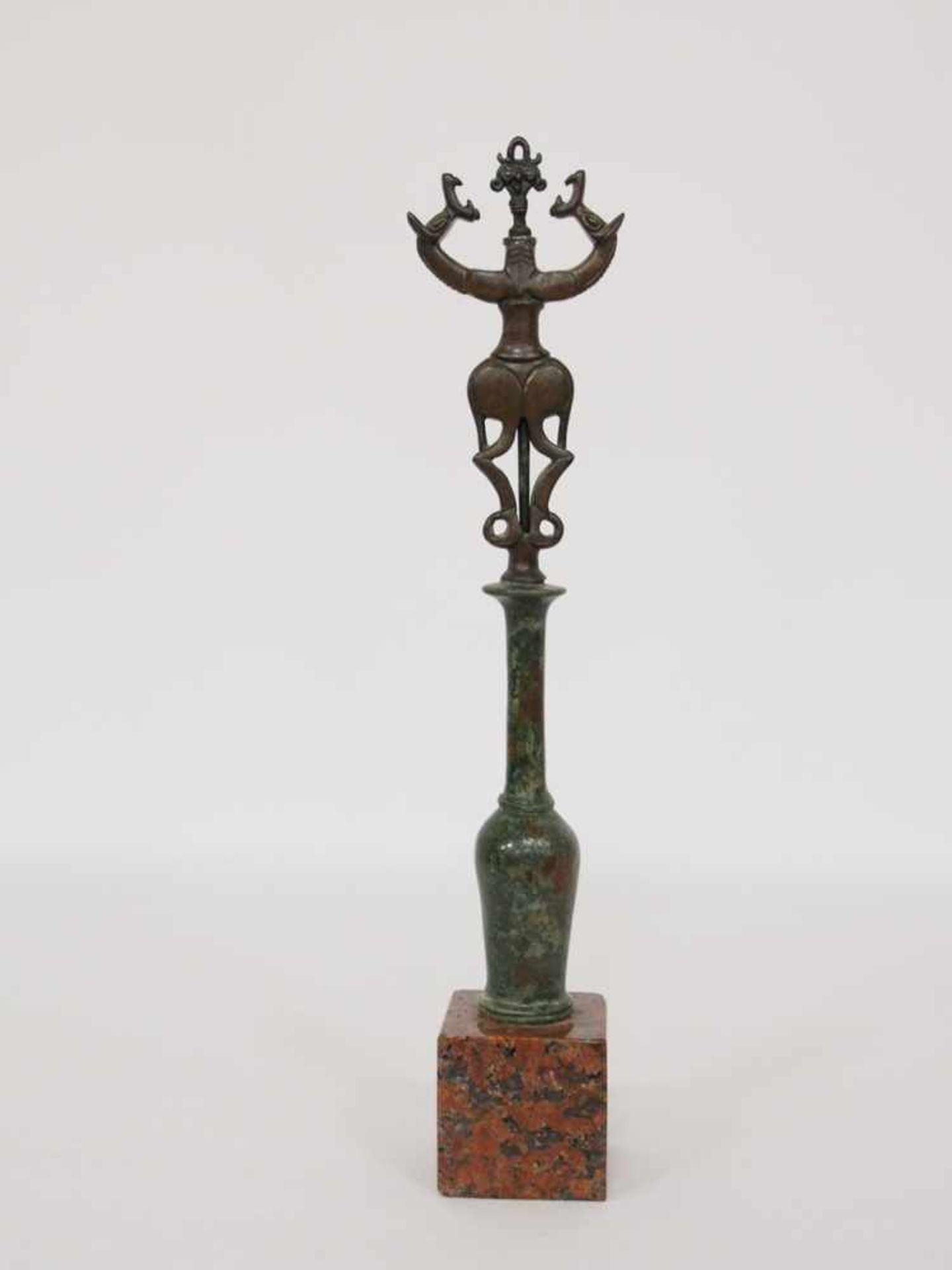 StandarteBronze, Luristan, 9.-8. Jahrhundert v. Chr., Höhe ohne Sockel 30 cm (Ständer, Aufsatz und