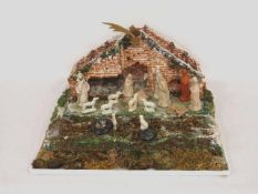 Weihnachtskrippe16 Figuren, Pfeifenton, Westerwald, um 1910, Höhe der Figuren bis zu 11 cm, Stall