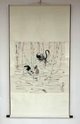 Rollbild "Schwarze Schwäne"Tusche, Aquarell auf Papier, signiert, Stempelmarken, China 20. Jh., 67 x