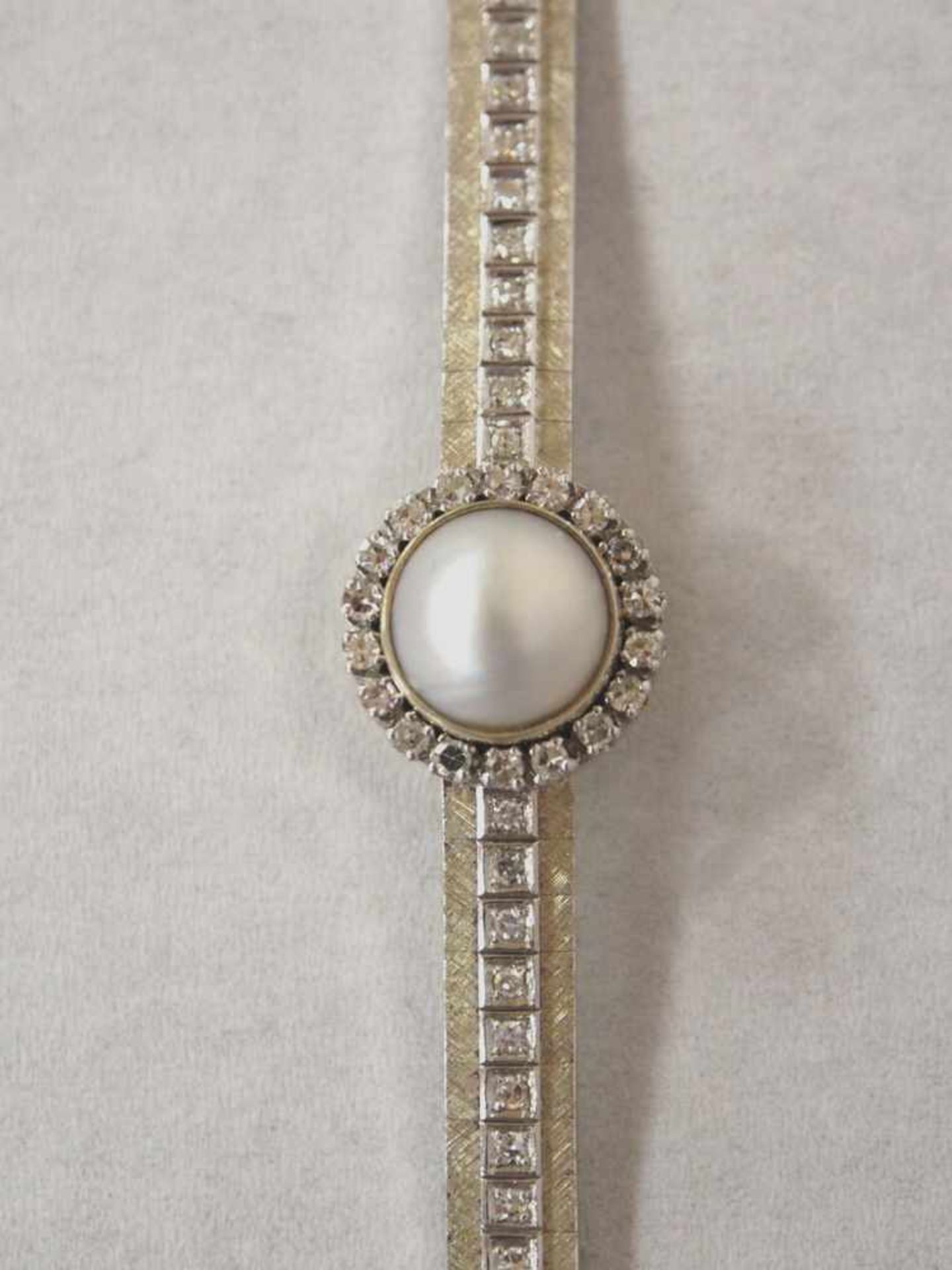 Armband750er Weissgold, Perle, umgeben von Brillanten, Band mit Brillantbesatz, Durchmesser 5,5