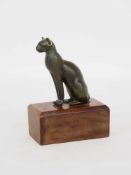 Hockende Katze der Göttin BastetBronze, Hohlguss, Goldring, Ägypten, wohl Spätzeit 6.-3. Jahrhundert