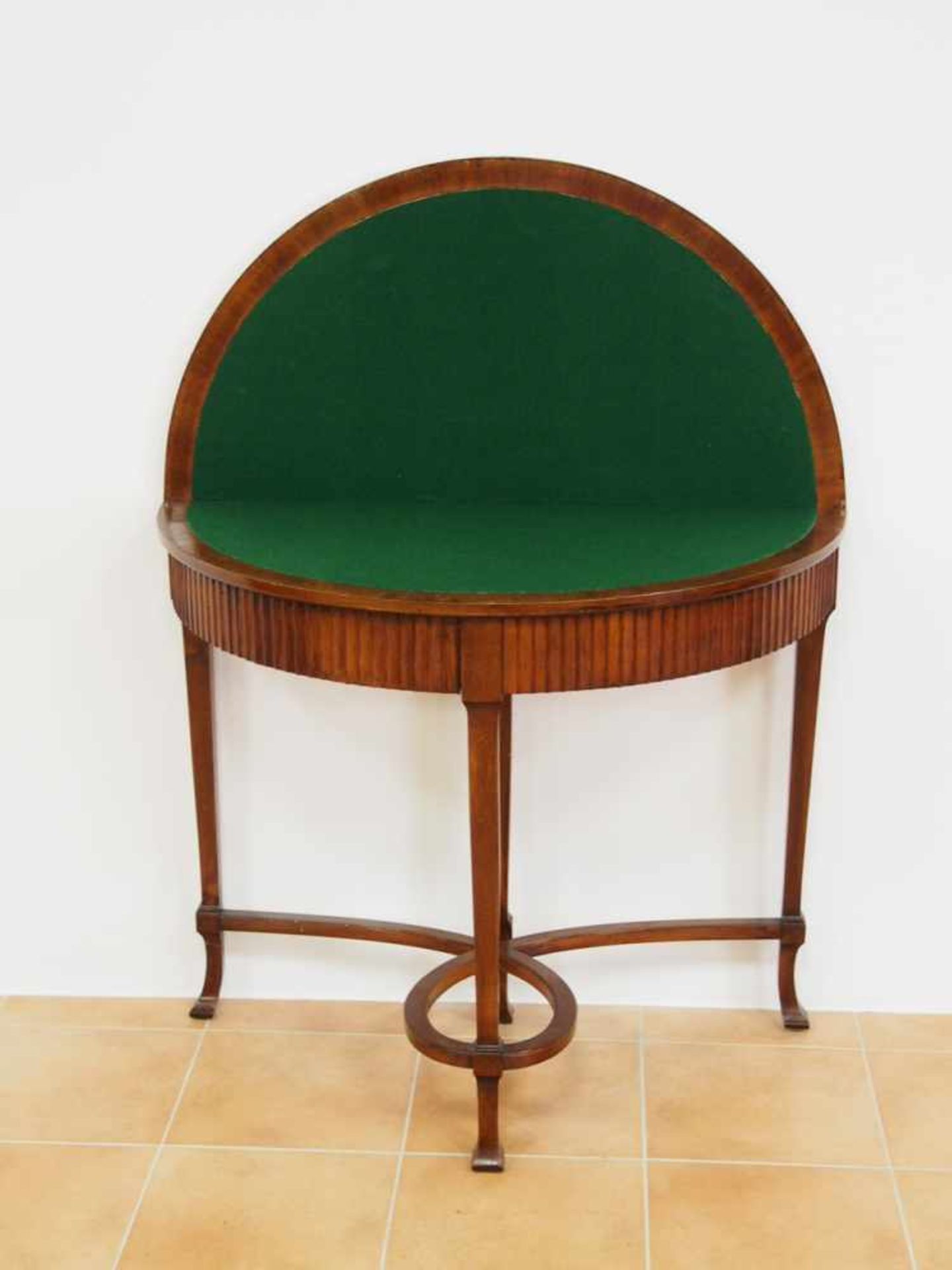 SpieltischMahagoni, Filzbezug, Höhe 78 cm, Durchmesser 91 cm, Deutsch, um 1900- - -25.00 % buyer's - Image 2 of 3
