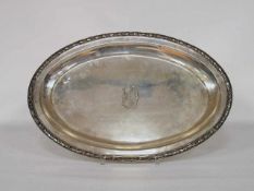 Tablett800er Silber, 45,5 x 31 cm, im Spiegel Monogramm, Widmung von 1910, Gewicht 1000g- - -25.00 %