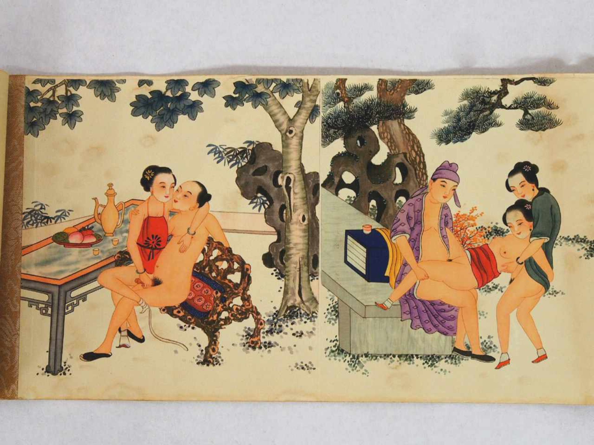 Bilderolle mit 10 erotischen SzenenAquarell auf Papier, China 19. Jahrhundert, 15 x 135 cm- - -25.00 - Image 2 of 2