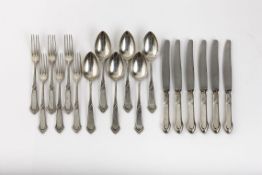 Jugendstil-BesteckBestehend aus sechs Messern, sechs Gabeln und sechs Speiselöffeln (einer mit