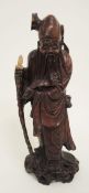 Shou XingHolz, geschnitzt, braun-rötlich patiniert. Darstellung des Glücksgottes mit Wanderstab (