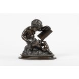 Putto als ZeichnerAuf ovalem Wolkensockel. Bronze, braun patiniert. Verso 3801 num. 19. Jh. H. 23,