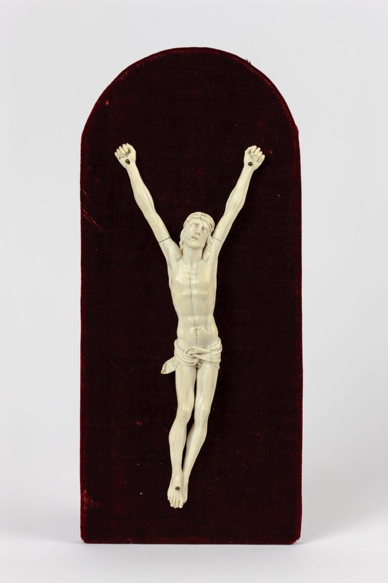 Corpus ChristiElfenbein, vollplastisch geschnitzt, fein konturiert. Christus mit Dornenkrone und