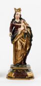 Bekrönte Madonna mit JesusknabenHolz, vollrund geschnitzt, rückseitig abgeflacht, partiell vergoldet