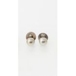 Paar Perlen-OhrsteckerWG, 750 (nicht punziert, geprüft). Jeweils besetzt mit einer Zuchtperle (Ø