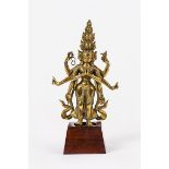 Bodhisattva AvalokiteshavaBronze, feuervergoldet. elf-köpfig und acht-armig, Haupthände in
