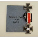 Deutsches ReichEisernes Kreuz 1. Kl. 1914. Herstellerpunze KO. Eisernes Kreuz 2. Kl. 1939 am