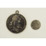 Zwei SilbermünzenBayern Madonnentaler 1769 (gehenkelt). 27,9 g. Württemberg 6 Kreuzer 1812. 2,3 g.