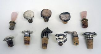 Elf diverse KorkenSechs Korken mit rundlicher Silbermontur (zwei ohne Punze), ein silberner