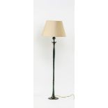 Designer-StehlampeIn Anlehnung an Alberto Giacometti. Bronze-grün patiniert. H. 153 cm. (
