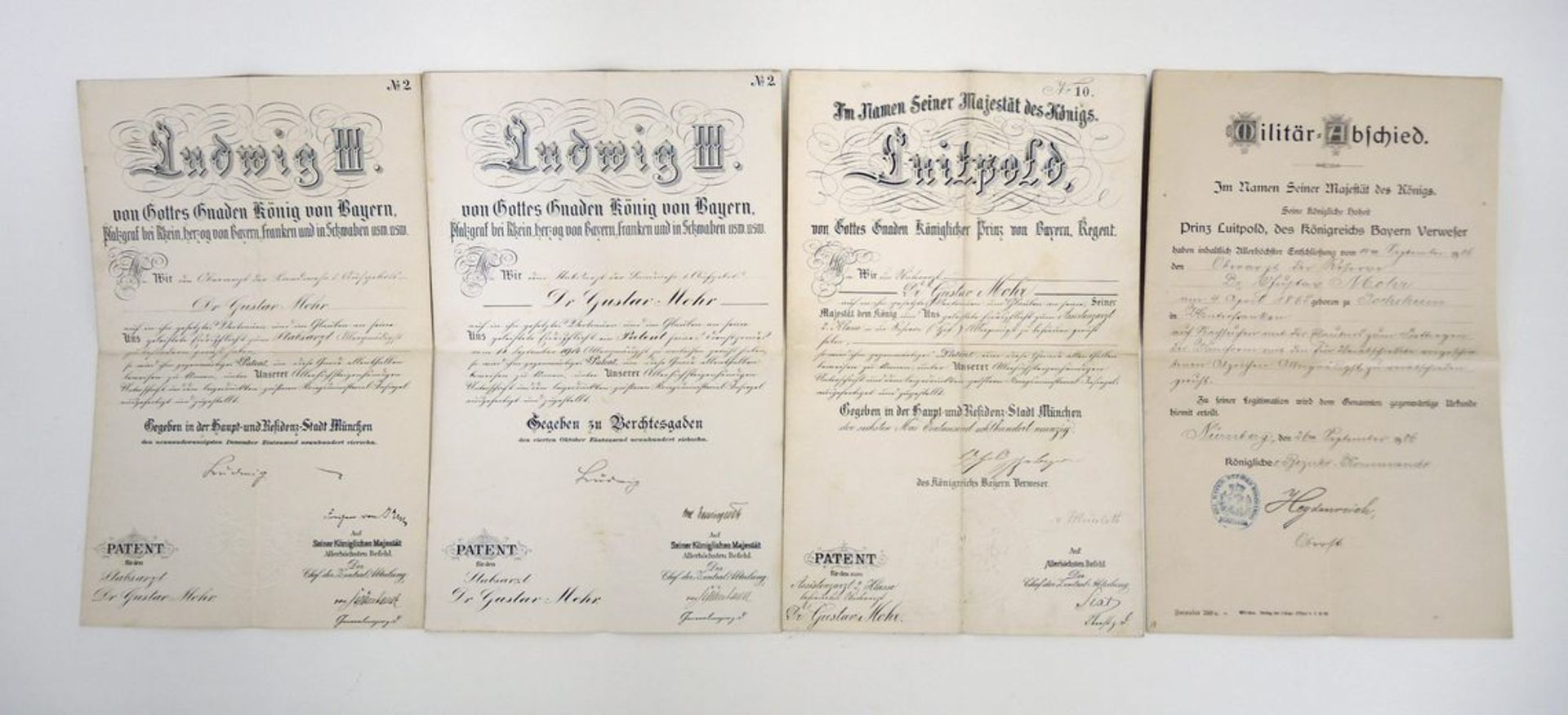 BayernDrei Patente und eine Verabschiedungsurkunde. Das Patent von 1890 mit Unterschrift des