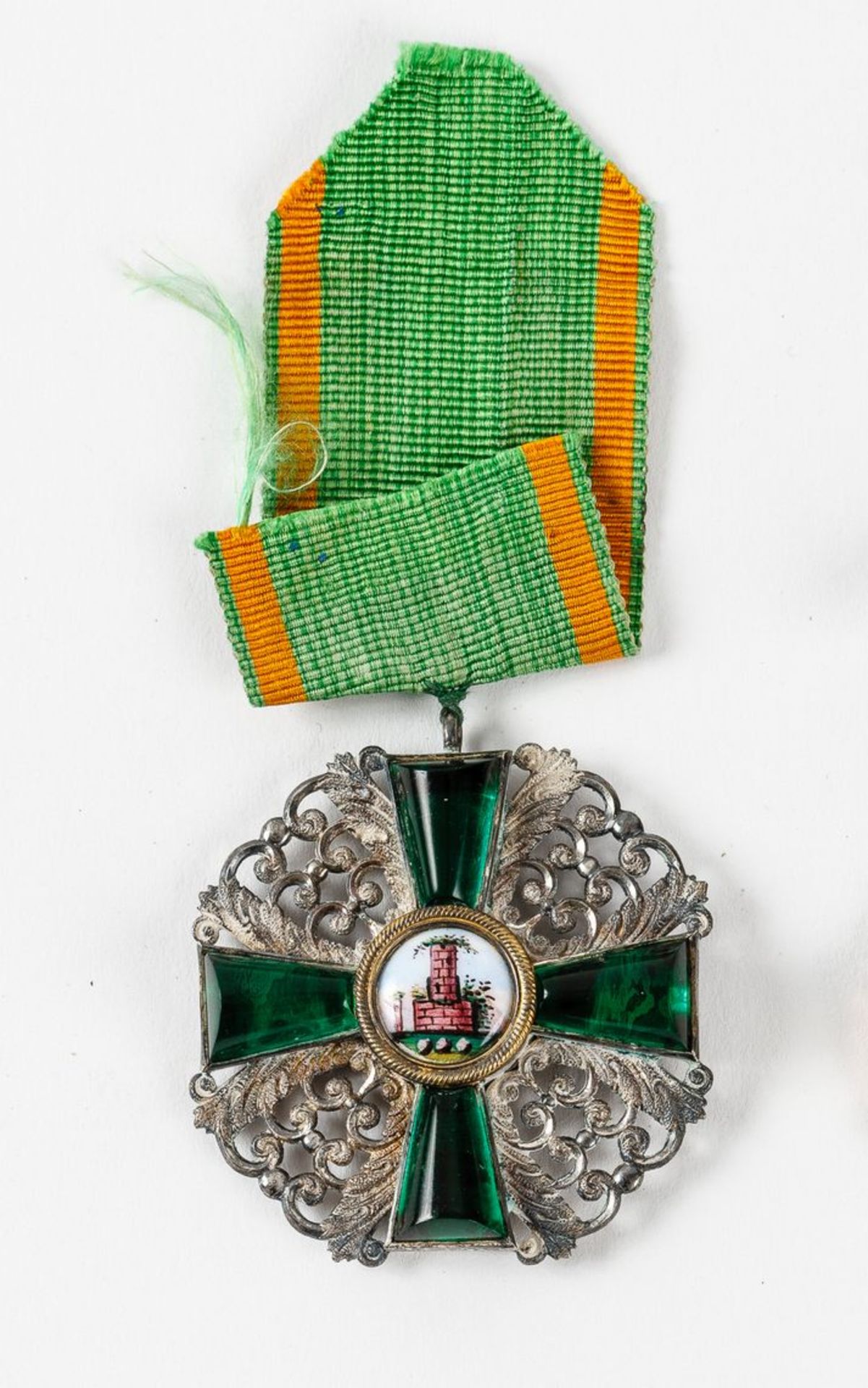 BadenOrden vom Zähringer Löwen Ritterkreuz 2. Klasse, am Bande. Kreuz Silber, Kreuzarme aus grünem