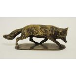 Schnürender FuchsBronze. Um 1900. 6 x 12,5 cm.