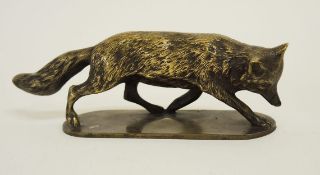 Schnürender FuchsBronze. Um 1900. 6 x 12,5 cm.