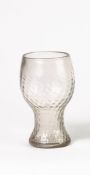 PokalFarbloses, transparentes Glas, optisch geblasen. Schwarzwald, um 1800. H. 20 cm.