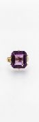 RingGG, 585. Kopf besetzt mit einem oktogonal facettierten Amethyst, gehalten von sechs Krappen. Gr.