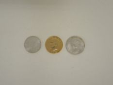 Drei Münzen10 Kronen 1972 Dänemark. Si., 800. 20,4 g. - Medaille World Fellowship of Buddhists